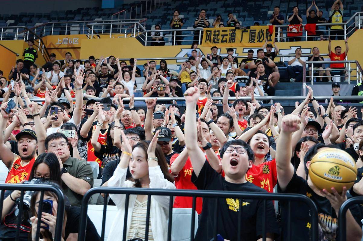 赛地聚焦——NBA季后赛国际比赛日热度飙升，辽宁本钢手感冰凉，态度坚定，数据趋势出现新变化的简单介绍